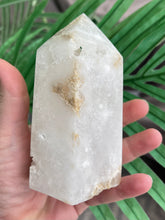 Load image into Gallery viewer, Druzy Quartz Tower
